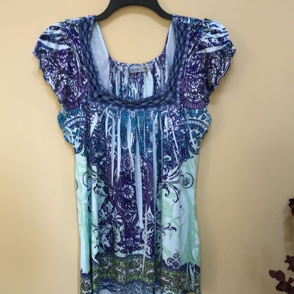 FLOWY TOP